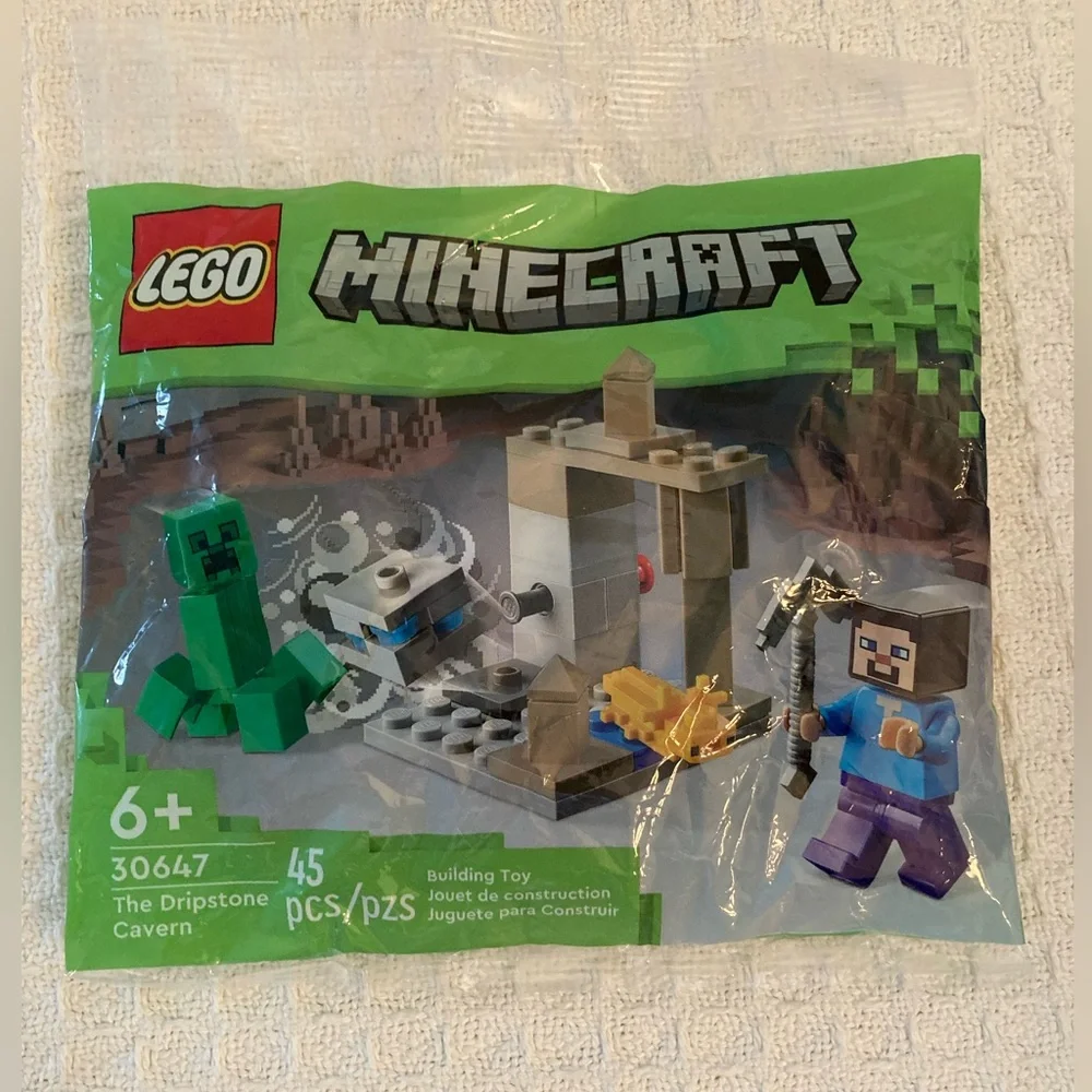 New LEGO Minecraft Building Set with Green and Blue